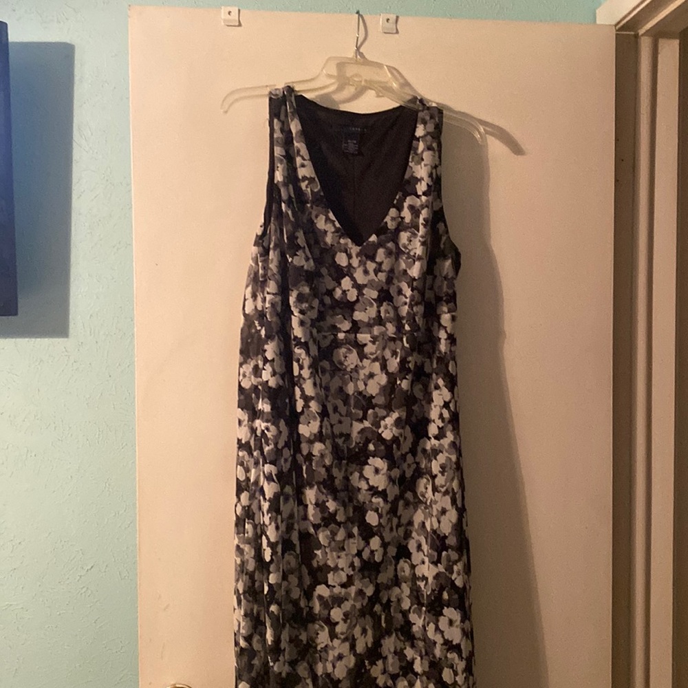 Sleeveless floral dress